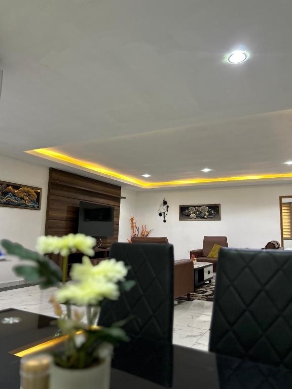 The Apex Suites – Two Bedroom Luxury Urban Living near Nyali Centre - Copy